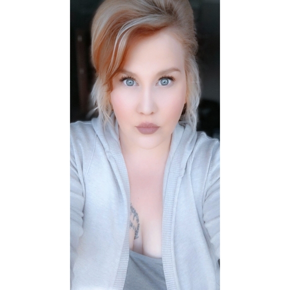 Meet your Posher, Amber - Picture 1 of 1